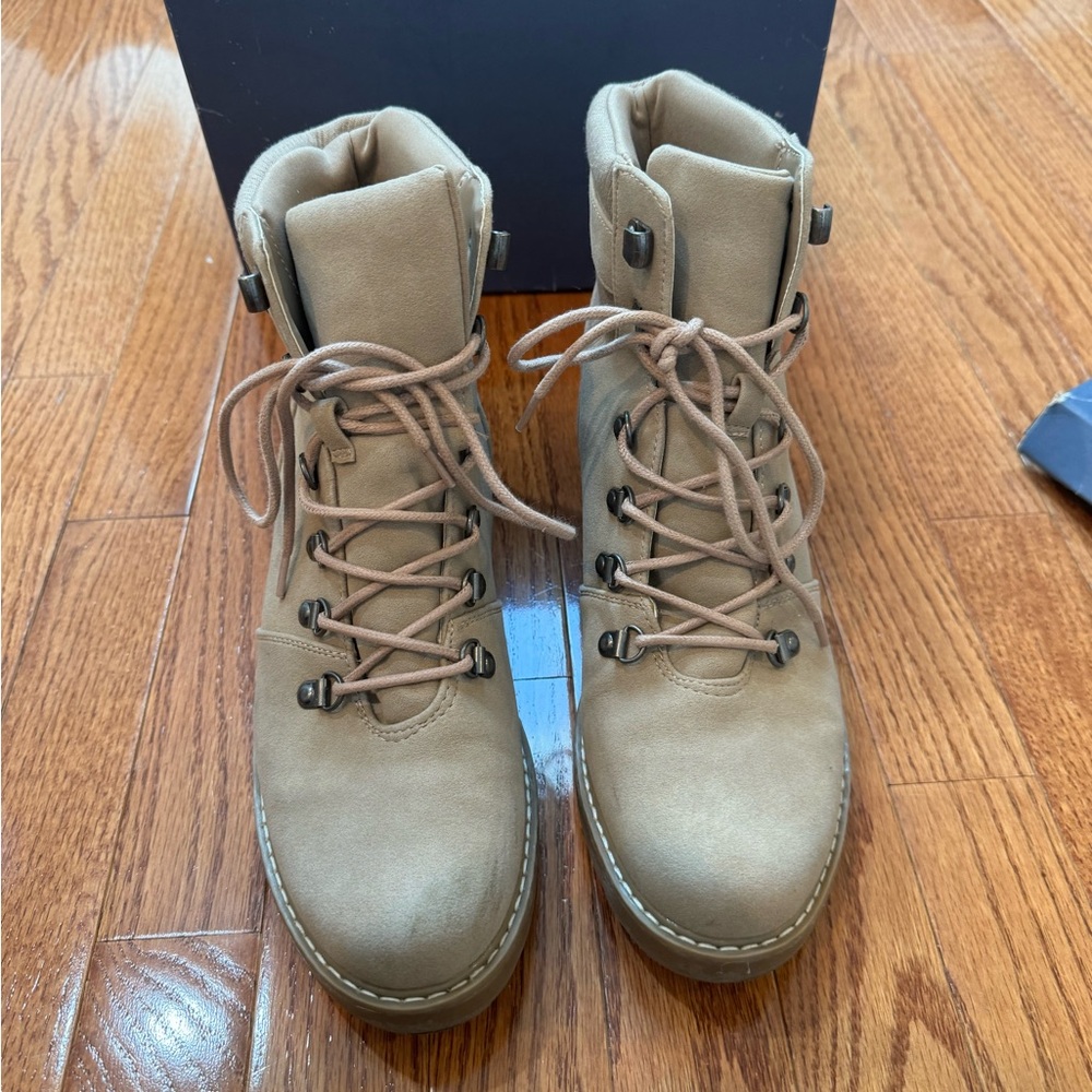 Combat boots